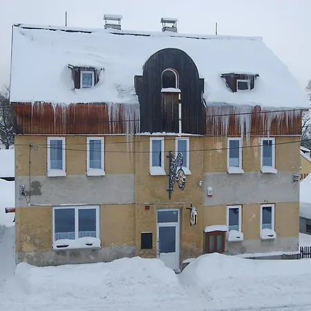 بيت ضيافة Zlaty Jelen Pernink كارلوفي فاري